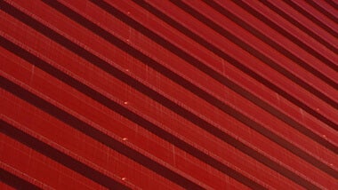 Abstrait ; barres rectangulaires rouges alignées