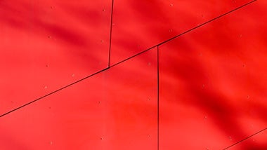 Mur rouge avec lignes